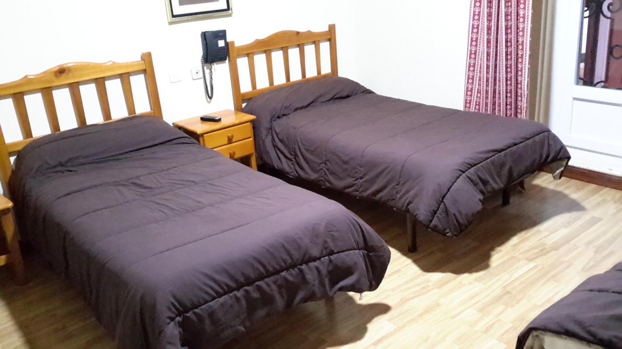 Hostal Rio Parana Madrid Luaran gambar