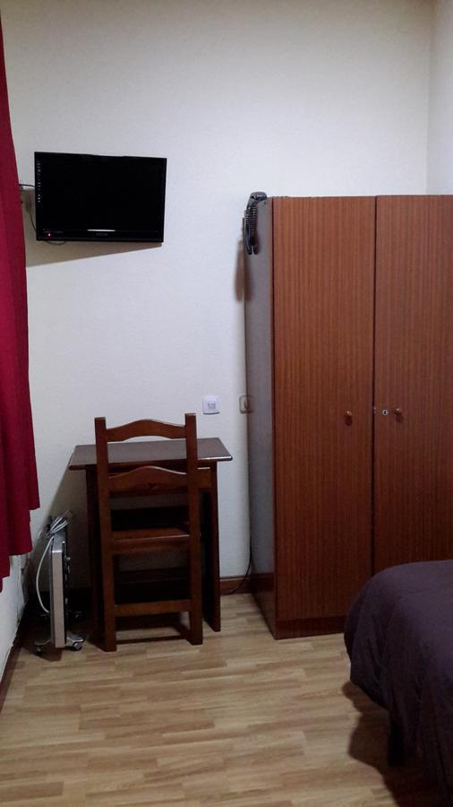 Hostal Rio Parana Madrid Luaran gambar
