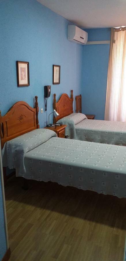 Hostal Rio Parana Madrid Luaran gambar