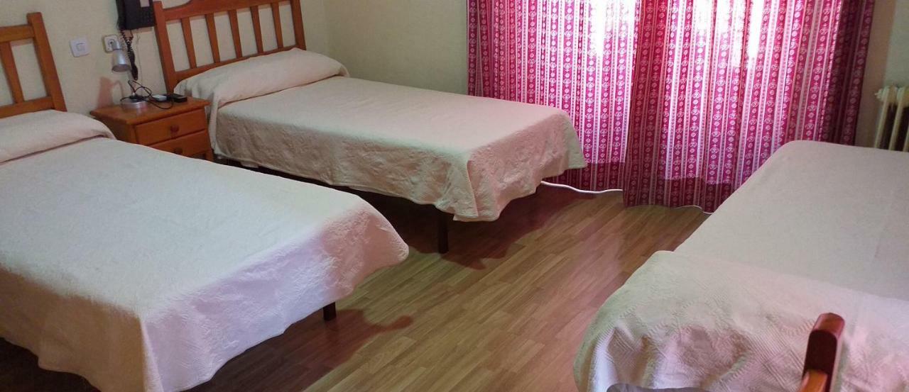 Hostal Rio Parana Madrid Luaran gambar