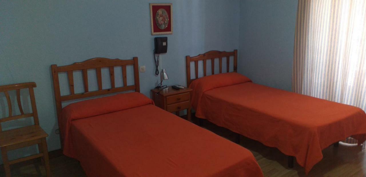Hostal Rio Parana Madrid Luaran gambar